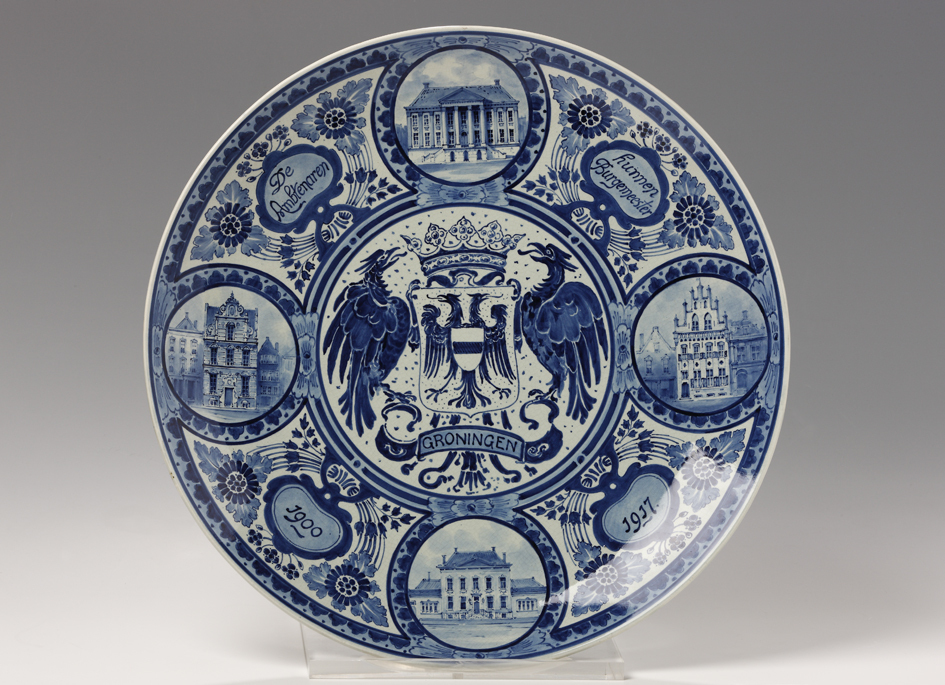 Gedenkschotel ter nagedachtenis van het aftreden van jhr. Mr. Dr. E. Tjarda van Starckenborgh Stachouwer als burgemeester