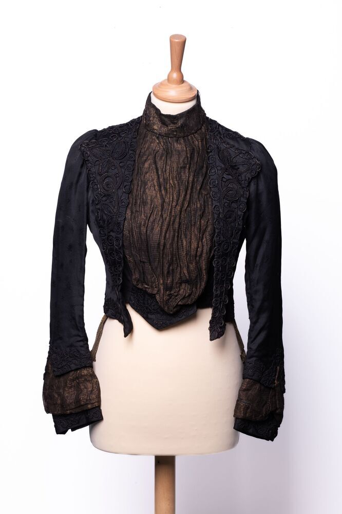 Zwart zijden lijfje met goudlamé