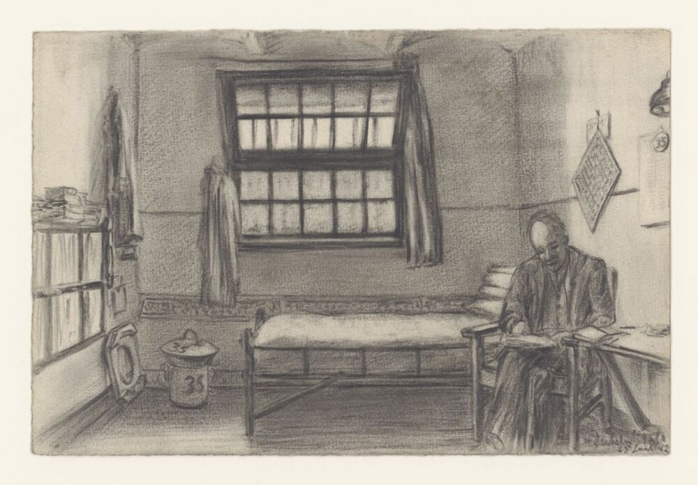 mr Polak zittend bij zijn brits