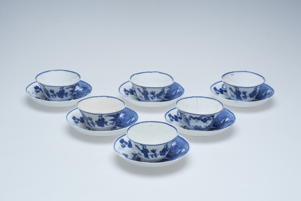 Zes koppen en schotels