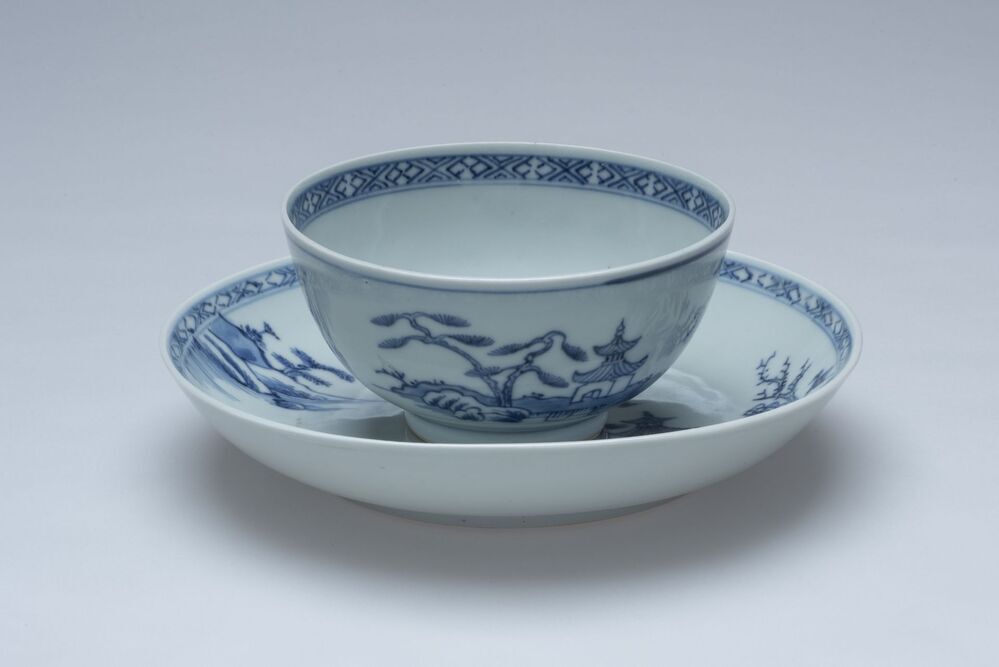 Kom met onderschotel