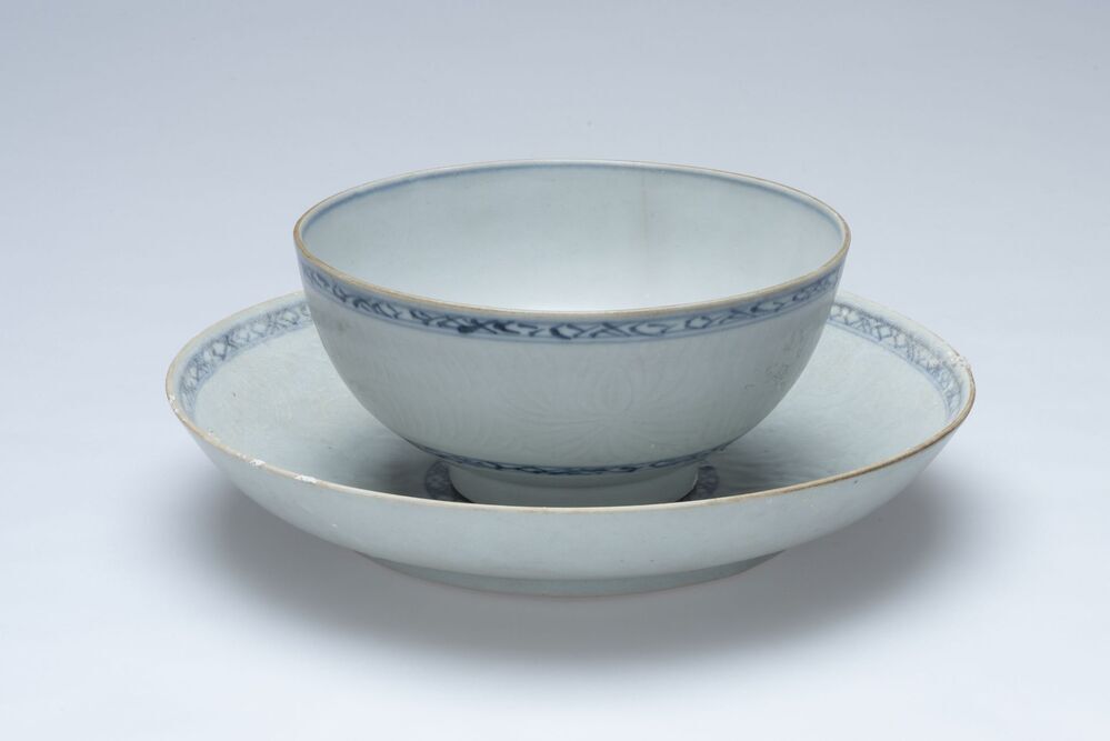 Kom met onderschotel