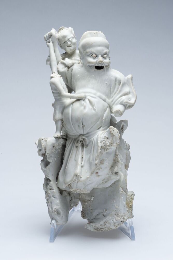 Beeldje van de onsterfelijke Zhongkui met twee kleine demonen