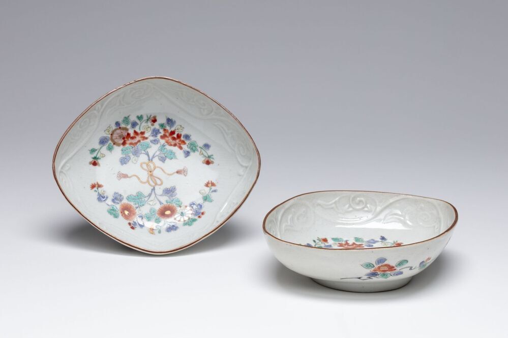 Twee ruitvormige schaaltjes