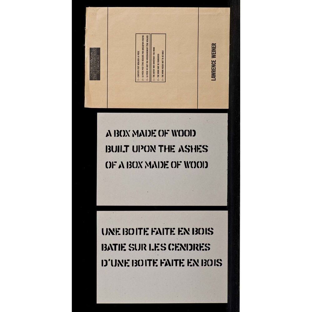 A box made of wood (...)