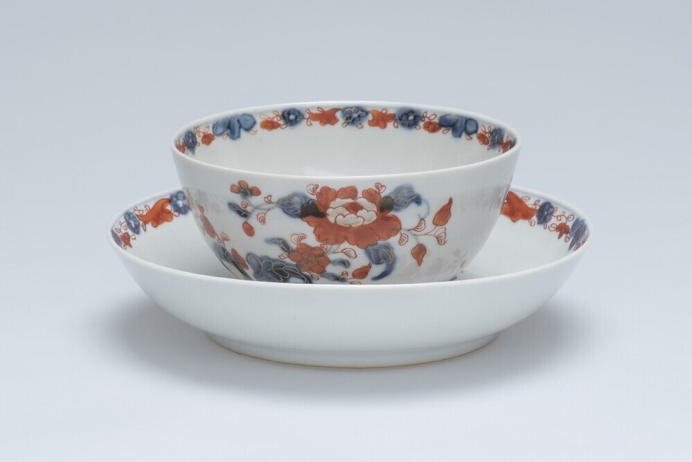 Kom met onderschotel