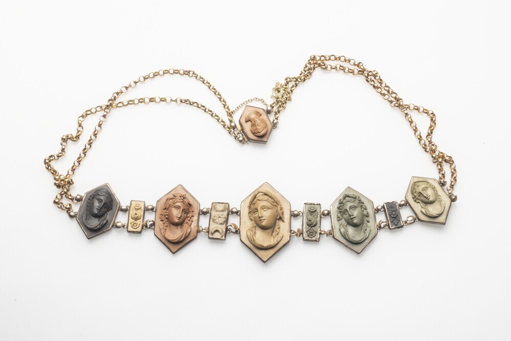 Collier met portretten