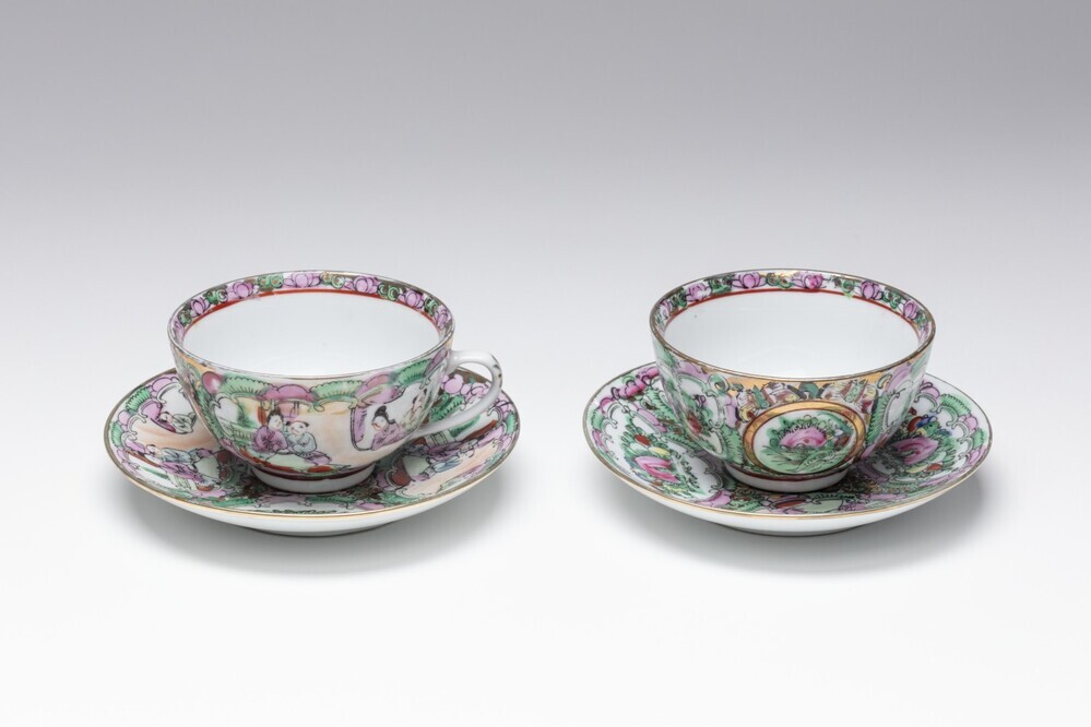 Twee grote theekoppen