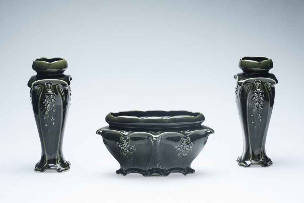 Twee vazen en bloembak