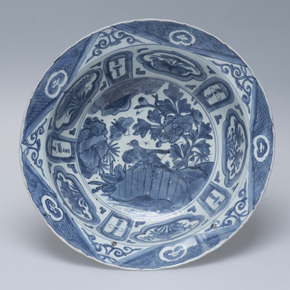 Klapmuts, klapmuts kom met vogels in een rivierlandschap