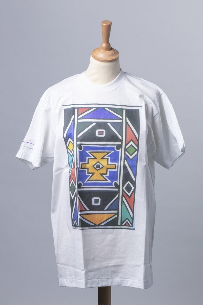 T-shirt Mahlangu, Ester