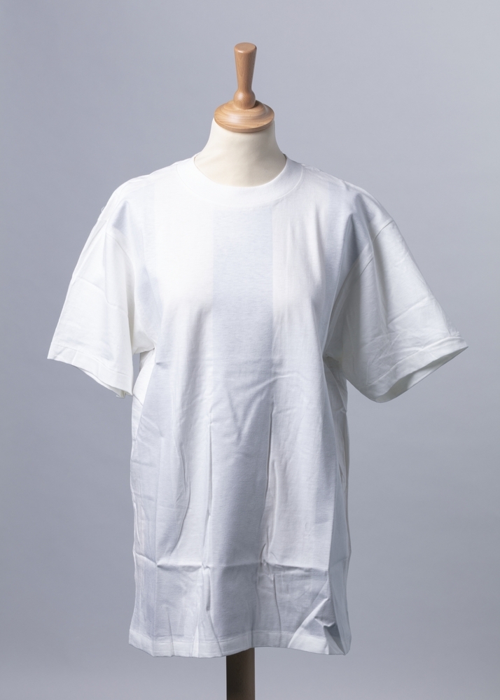 T-shirt met zwarte strepen