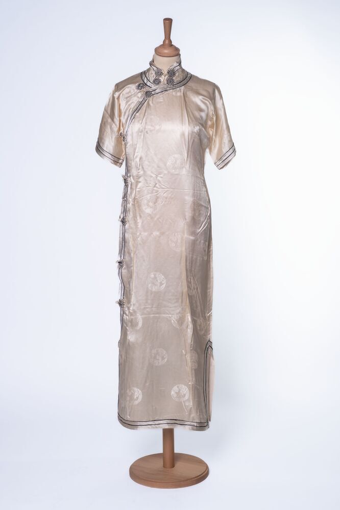 Chinese lange crèmekleurige jurk