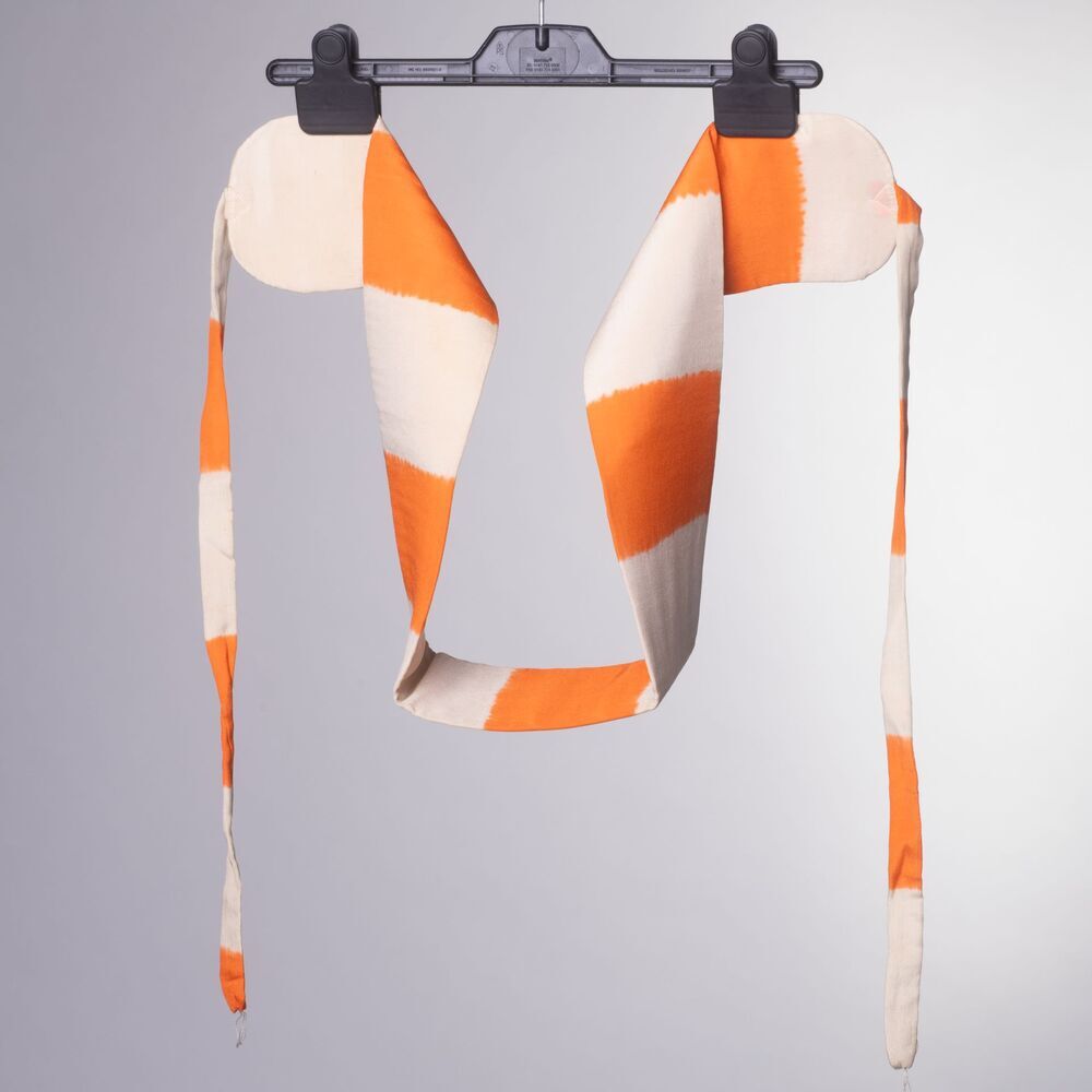 Brede oranje/witte ceintuur