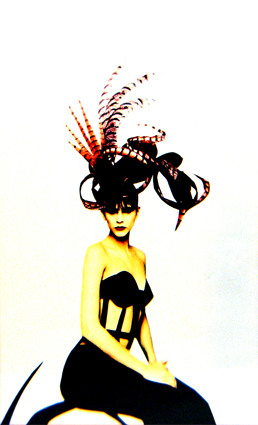 zonder titel (Vrouw in zwart met veren hoed)