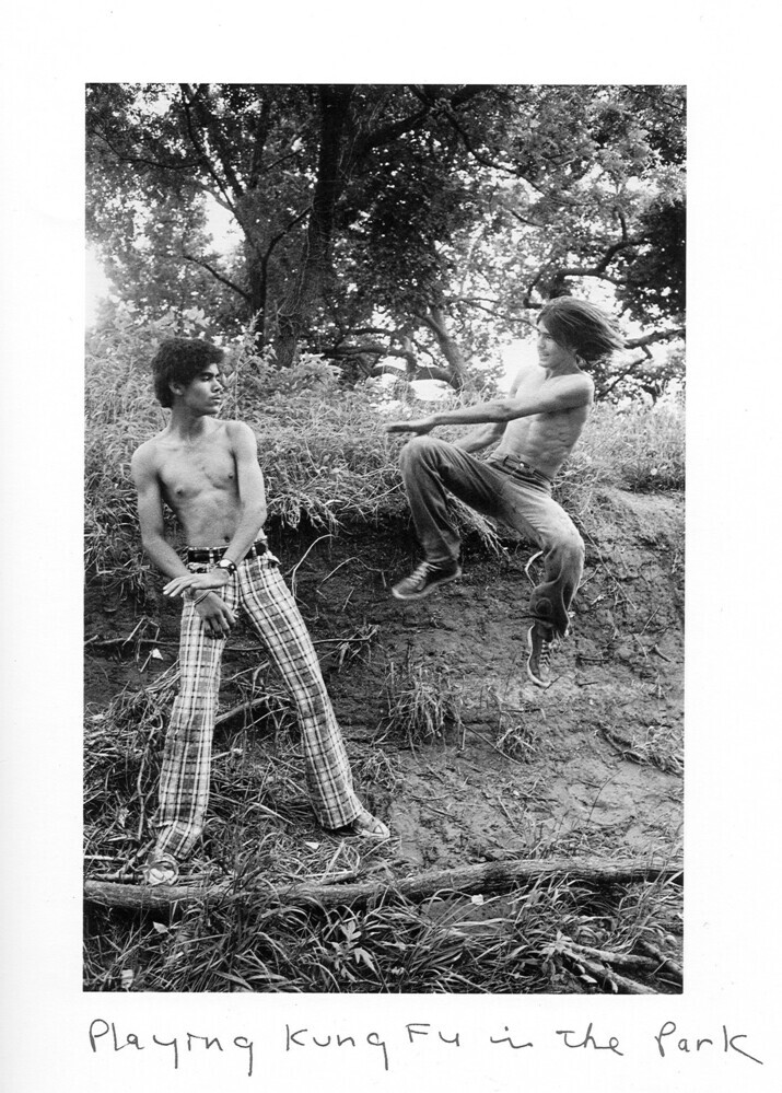 Playing kung fu in the park (uit de serie: Teenage lust)