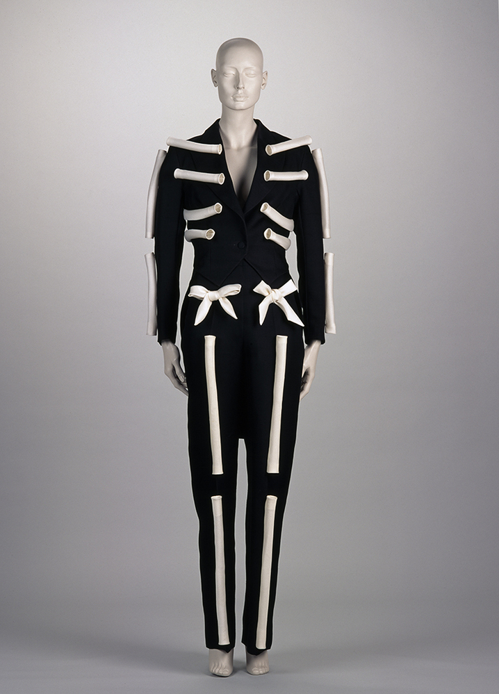 Dead (uit de collectie: Haute couture lente-zomer 1999)