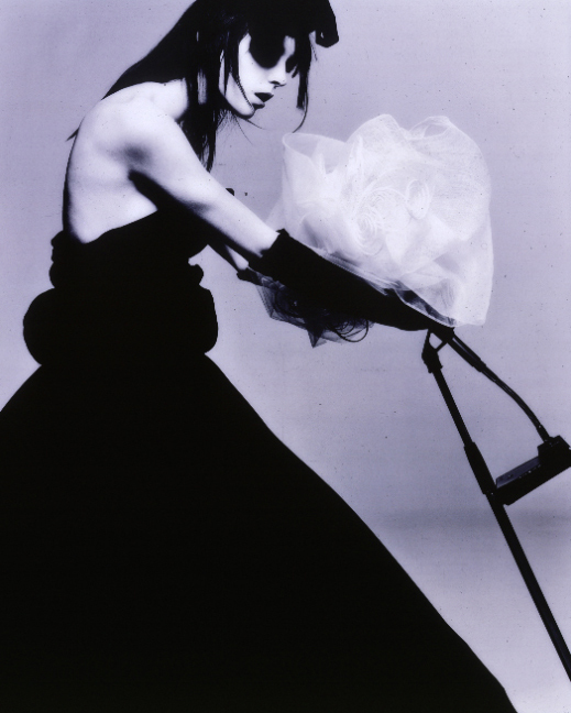 Yohji Yamamoto, Zomer 1999, Hannelore (mic)