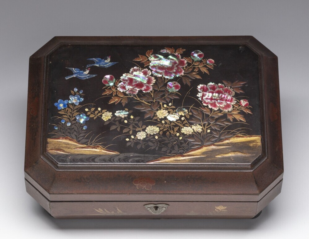 Naaidoos van Japans lakwerk