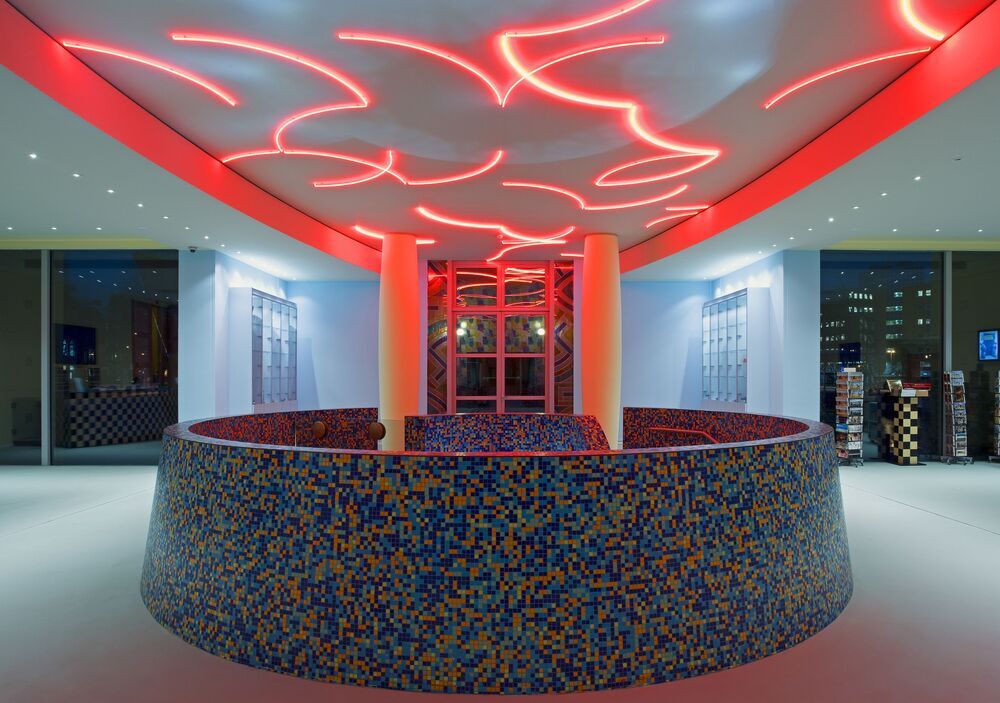 Mouettes, seins et fesses