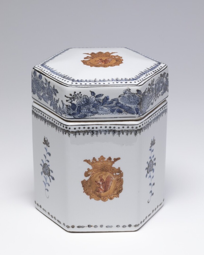 Dekselpot met familiewapen Sichterman