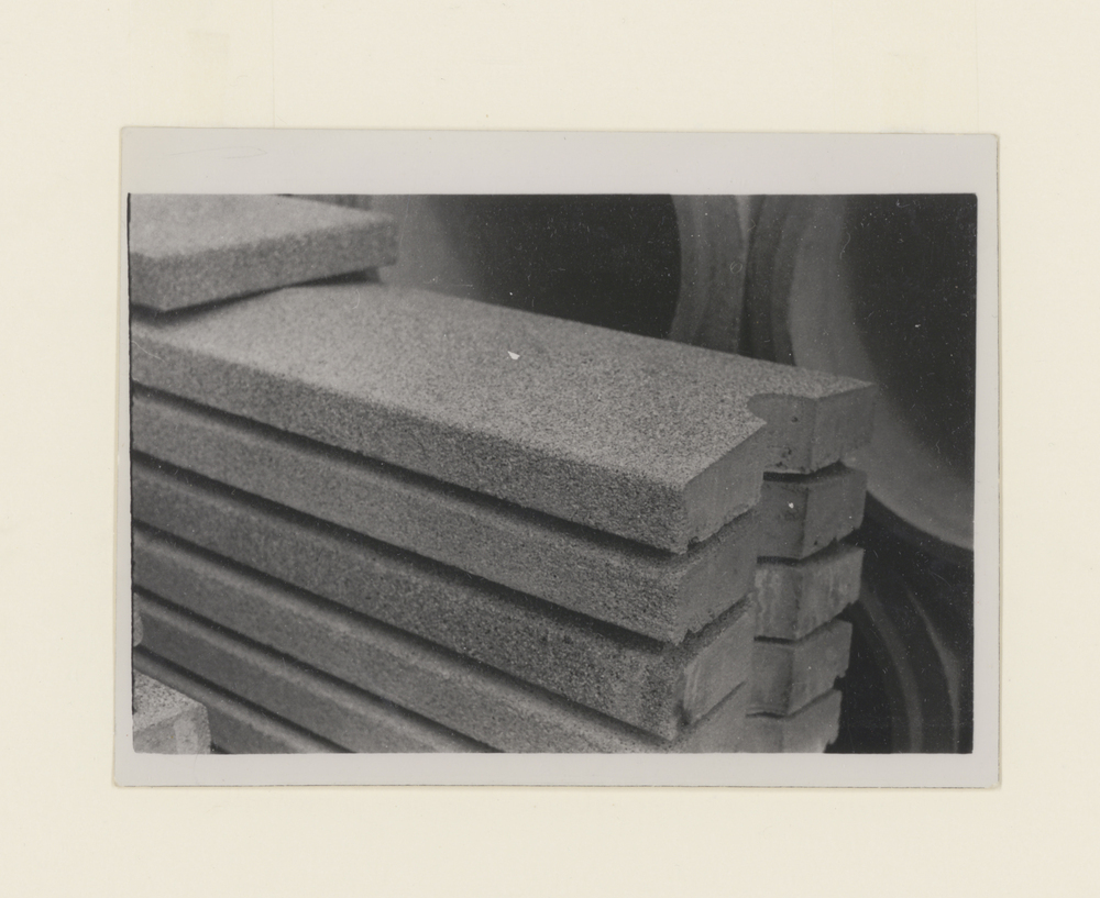 Zonder titel (betonnen bouwelementen)