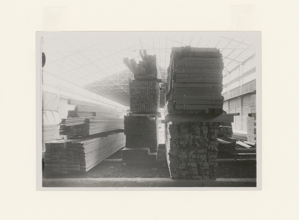 Zonder titel (stapel hout)