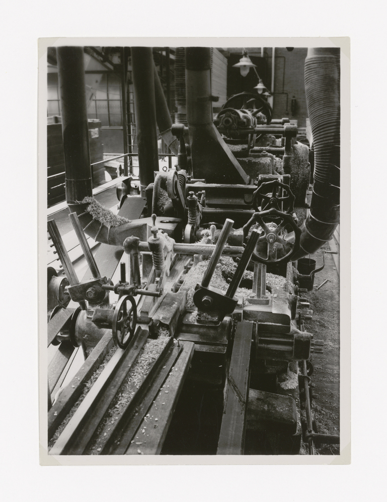 Zonder titel (machine met omhooggaande buizen)