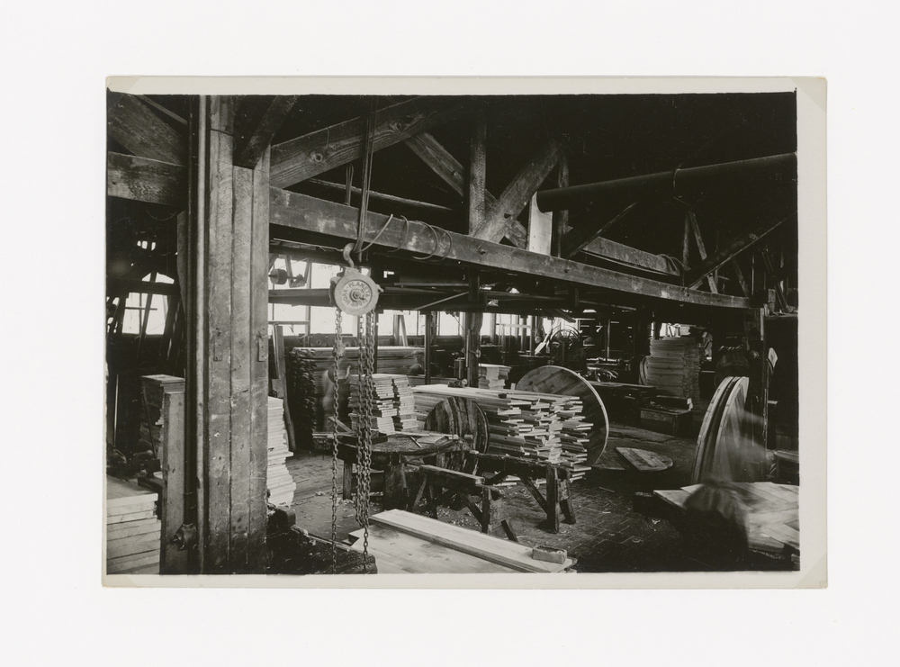 Zonder titel (houtwerkplaats)