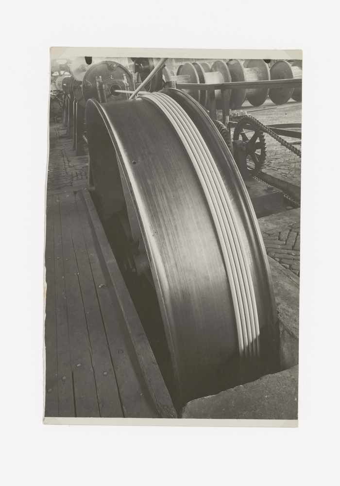 Zonder titel (De papierkabel op de trekschijf)