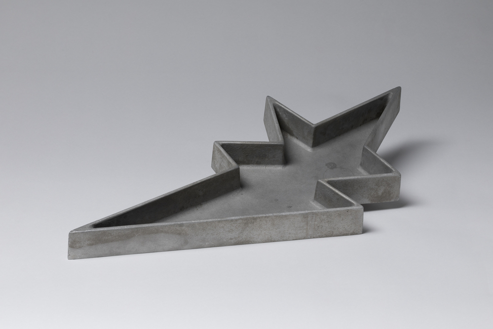 Twee stervormige asbakken