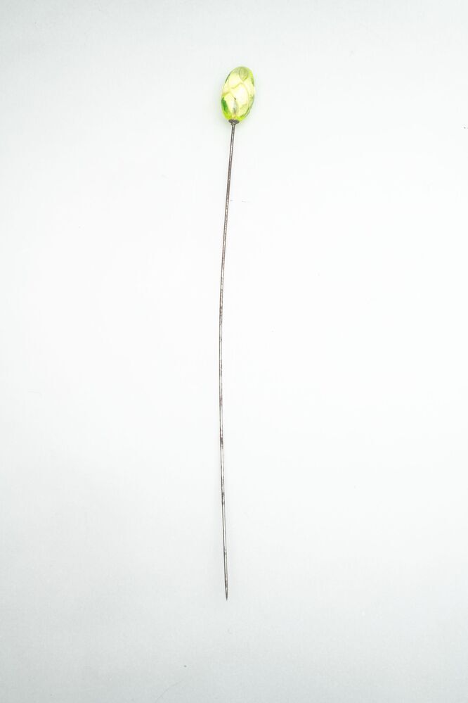 Hoedenspeld met geelgroene kraal