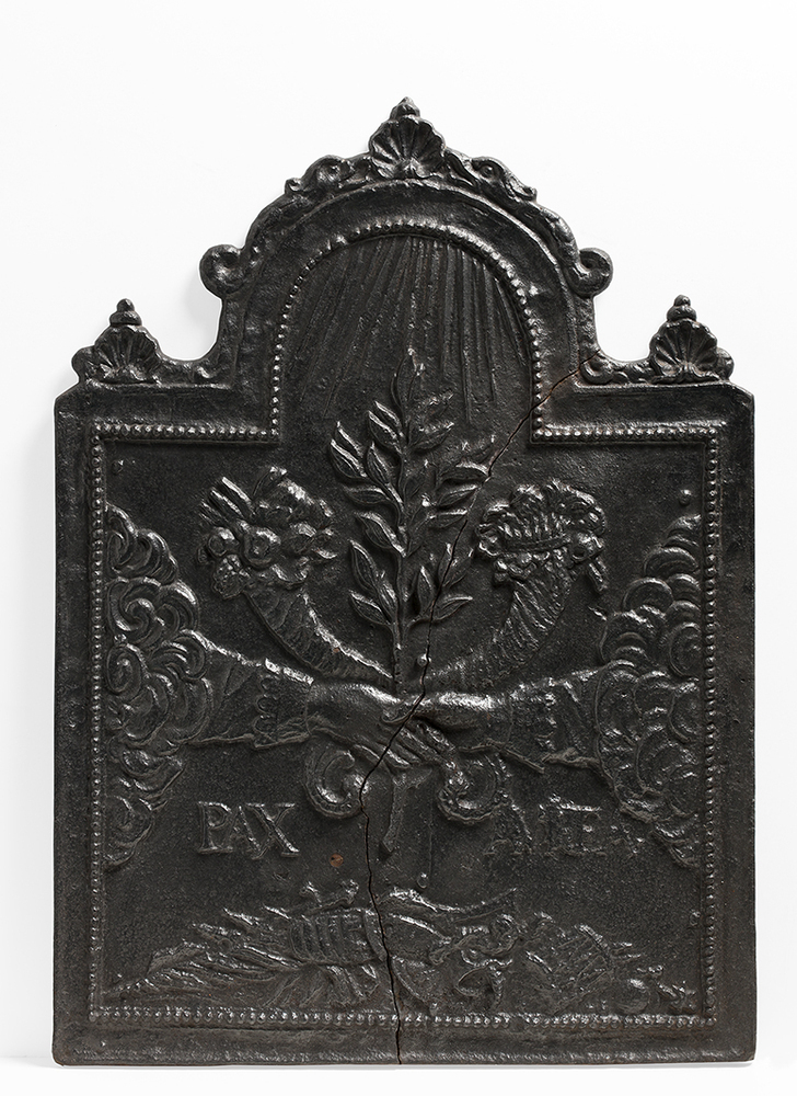 Haardplaat met halfronde bekroning