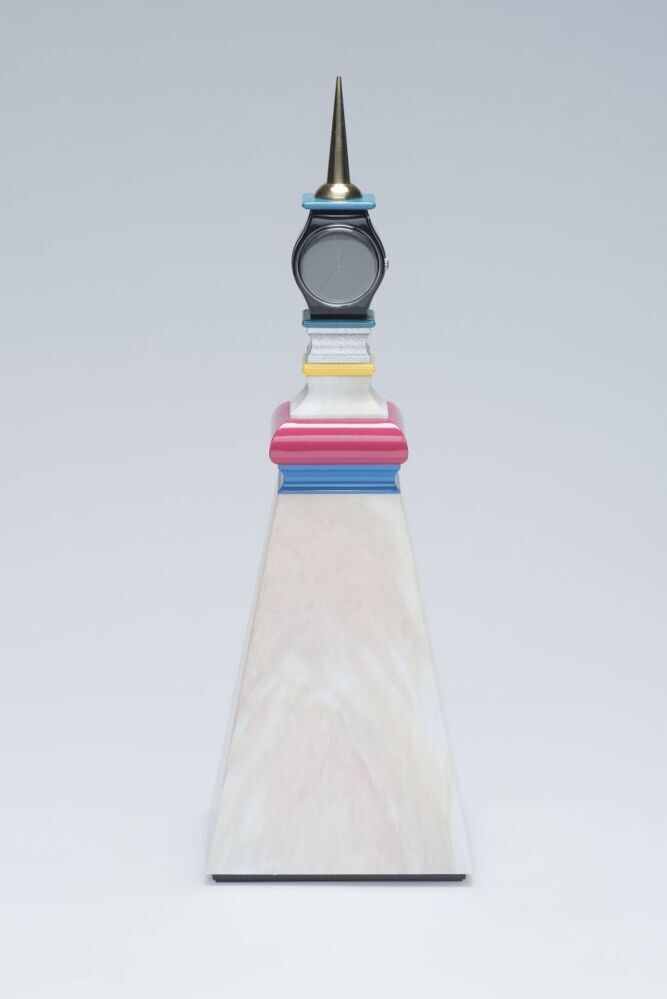 Swatch-horloge op sokkel (pendule)