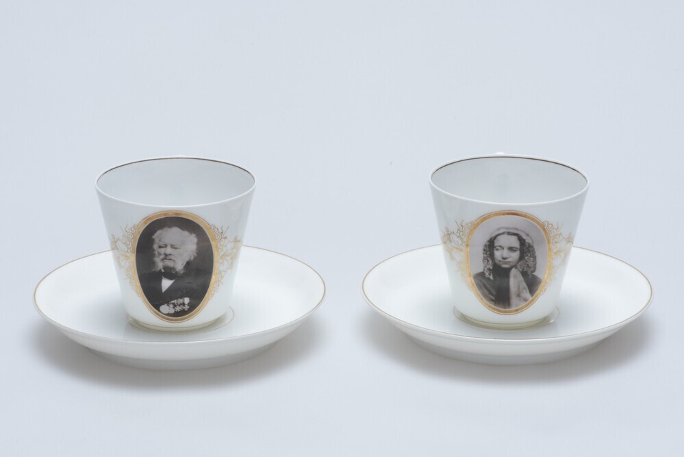 Kop en schotel met portet