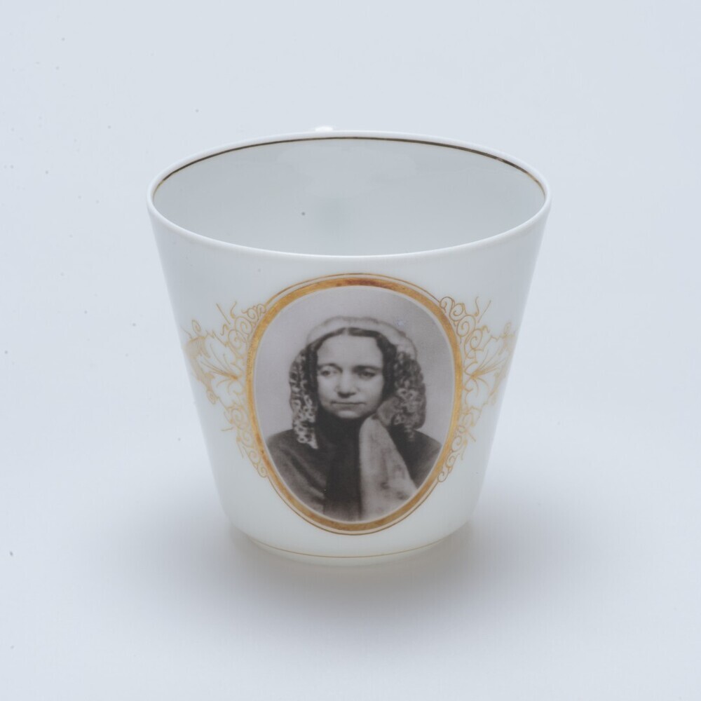 Kop en schotel met portret