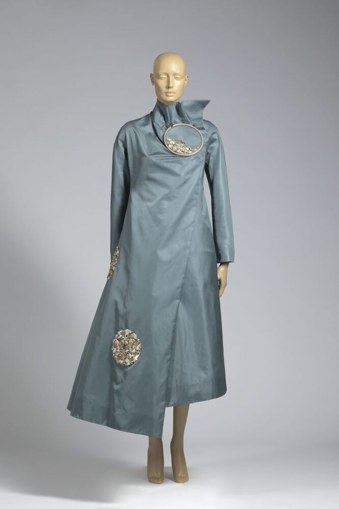 Dots (uit de collectie: Haute couture lente-zomer 1998)