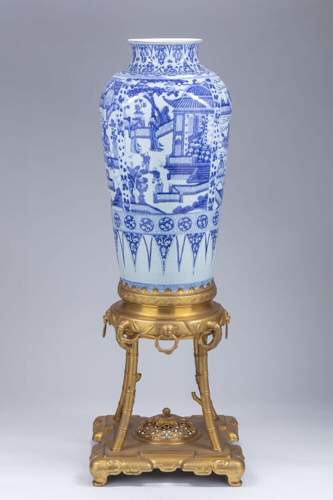 Dragondervaas op onderstel