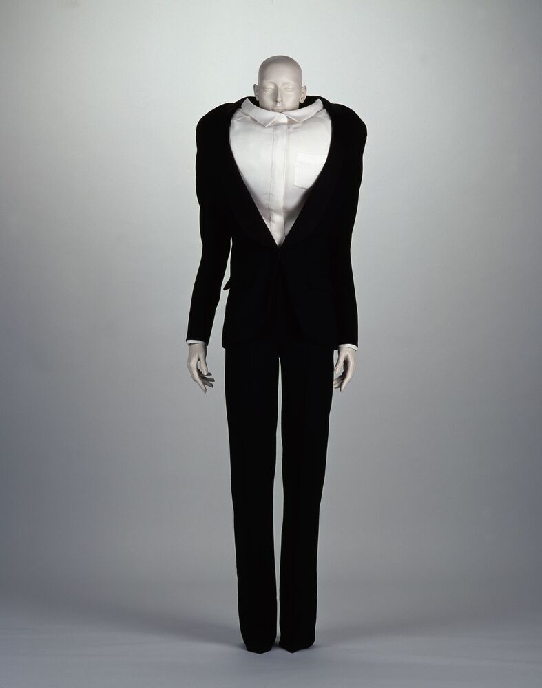 Tuxedo (uit de collectie: Haute couture herfst-winter 1998-1999)