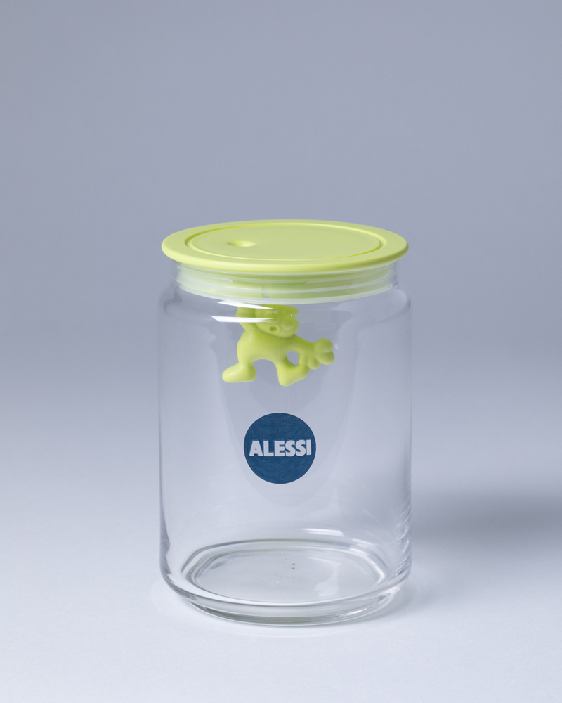 Gianni, a little man holding on tight (MDR05 Y)