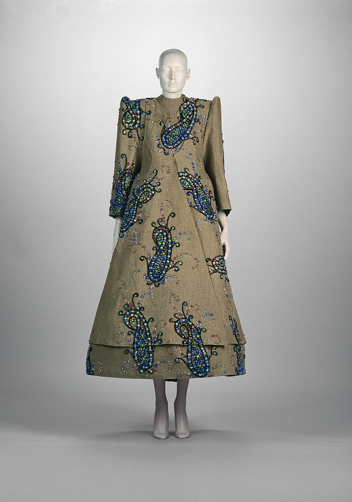 Fifth preparation (uit de collectie: Haute couture herfst-winter 1999-2000)