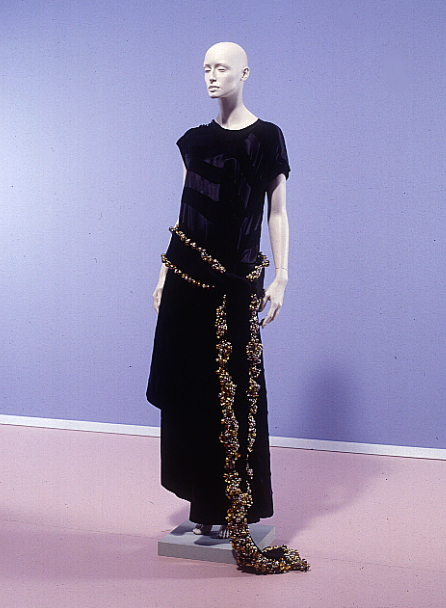 SPF-TNT-'PEACE'-PLEASE TURN OFF ALL CELL PHONES AND PERSONAL COMPUTER SYSTEMS-Solar Protection Factor-Trinitrotoluene (uit de collectie: Haute couture herfst-winter 2000-2001)