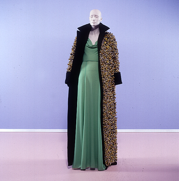 WWW-XXX-'DAWN'-WOULD YOU LIKE ANOTHER TRANSACTION?-World Wide Web-Pornography (uit de collectie: Haute couture herfst-winter 2000-2001)