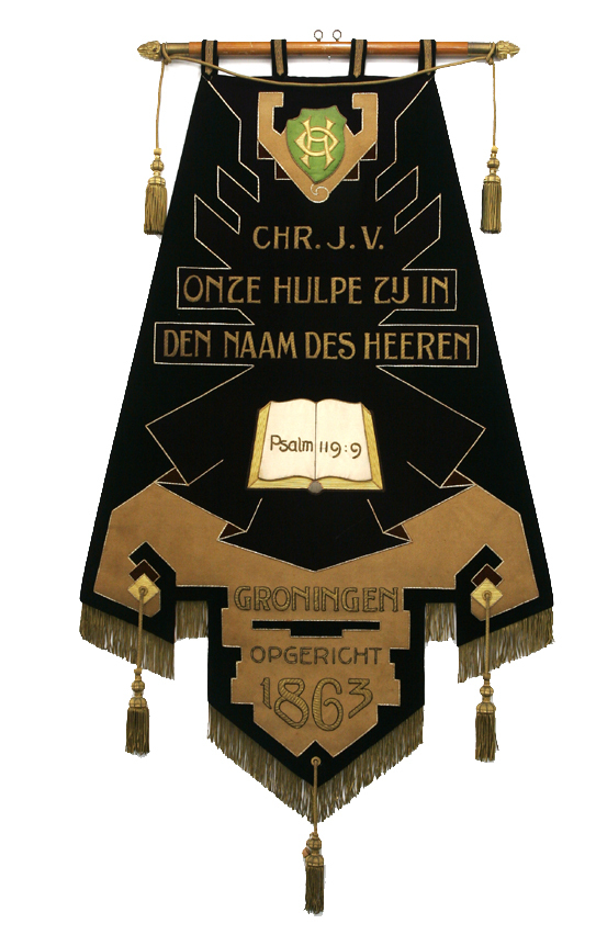 Vaandel van de Christelijke Jongelingen Vereniging 'Onze Hulpe zij in den Naam des Heeren'