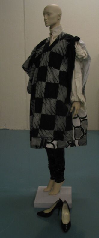 Poncho (nr 4/12 uit de collectie: The power of my dreams)