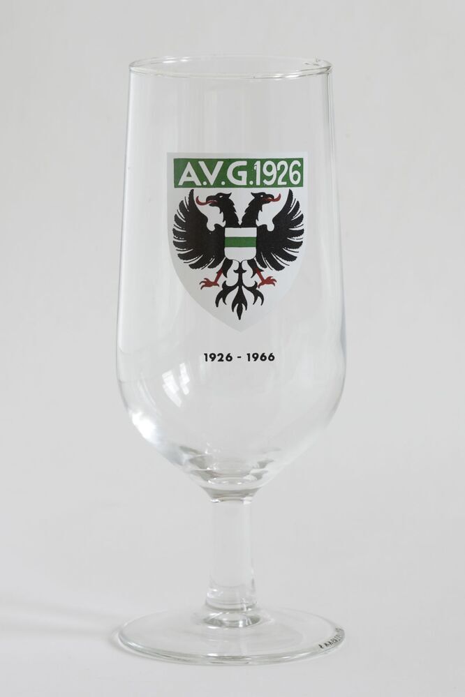 Twee glazen AVG 1926-1966