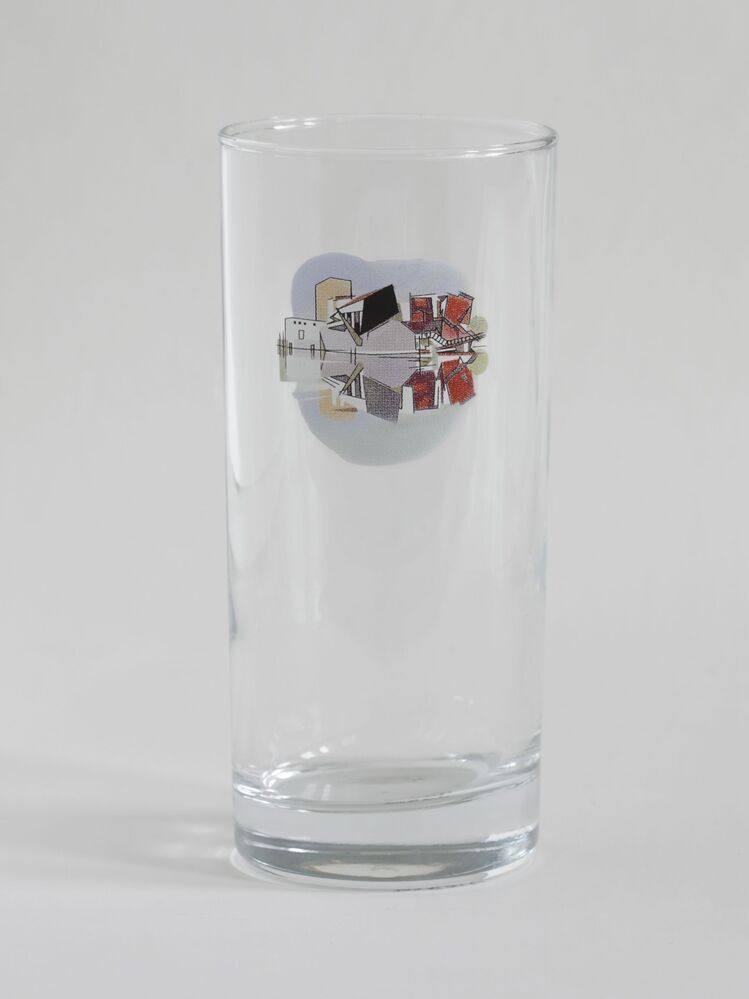 Drinkglas "met afbeelding van het Groninger Museum"