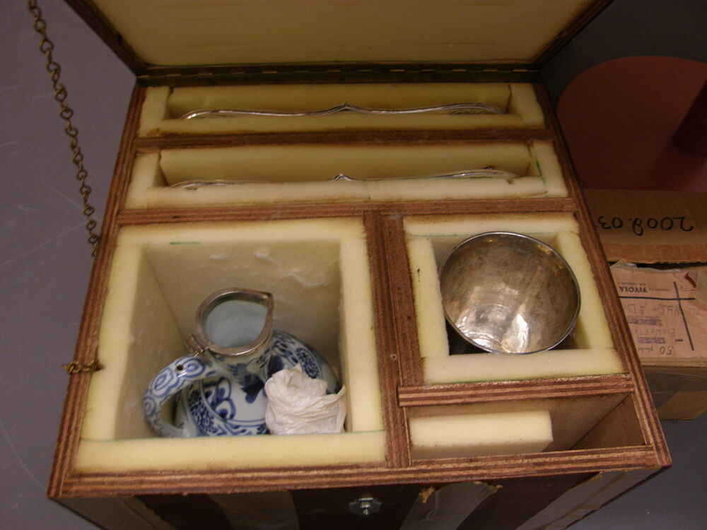 Bewaarkist avondmaalsgerei (uit de kerk: Breede)