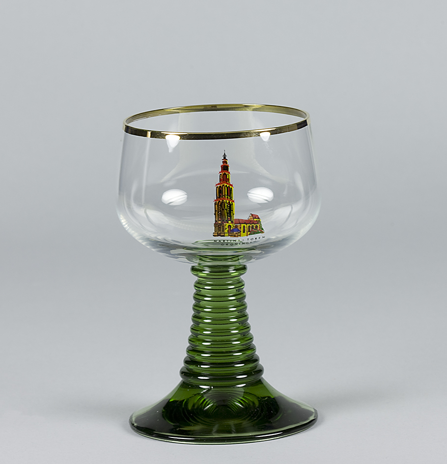 Wijnglas met afbeelding van de Martinitoren te Groningen