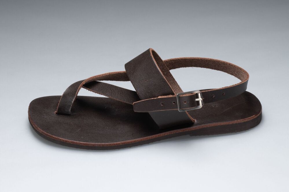 Installatie met drie outfits, uit de collectie Between (lente-zomer 1998)